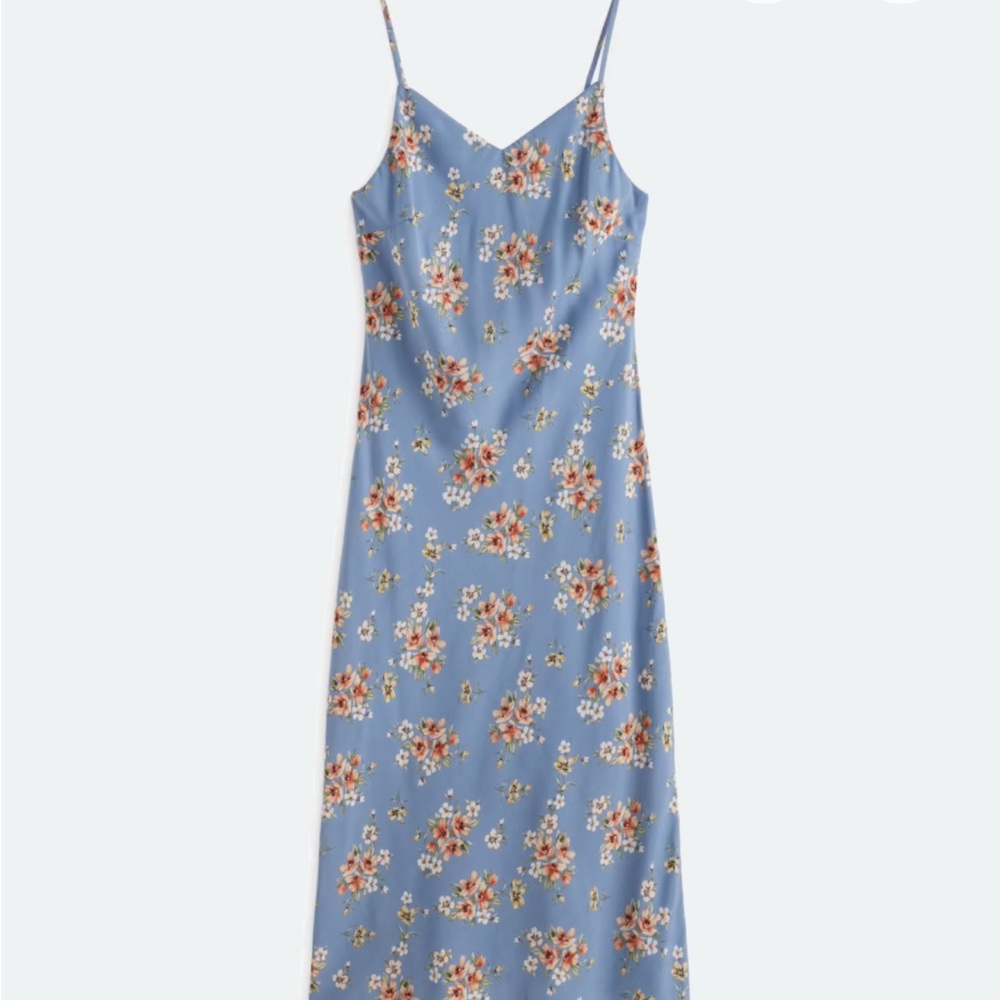 GILLI
Louise Sleeveless Midi Dress